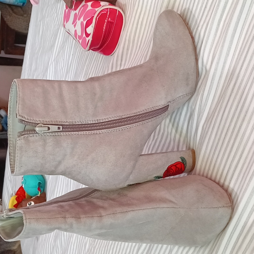 Booties - Picture 4 of 4
